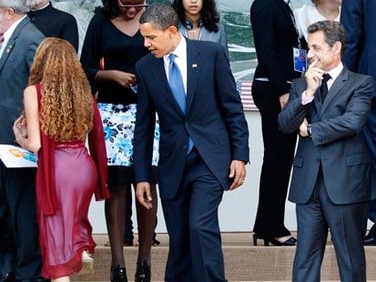 obama-checking-out-girl