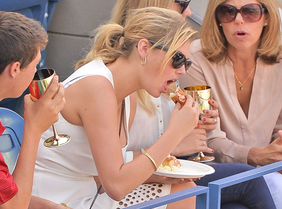 rs_560x415-130909124600-1024.Kate-Upton-Eating-US-open.mh.090913