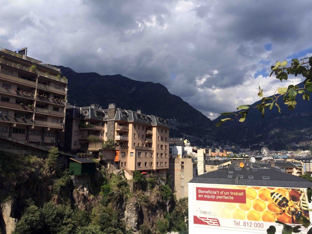 homes_on_cliffs_andorra_le_vella